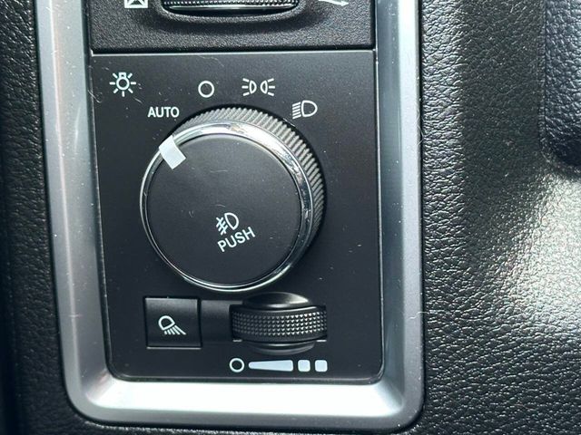 2014 Ram 1500 4WD Crew Cab 149" Laramie Limited - 22890553 - 37