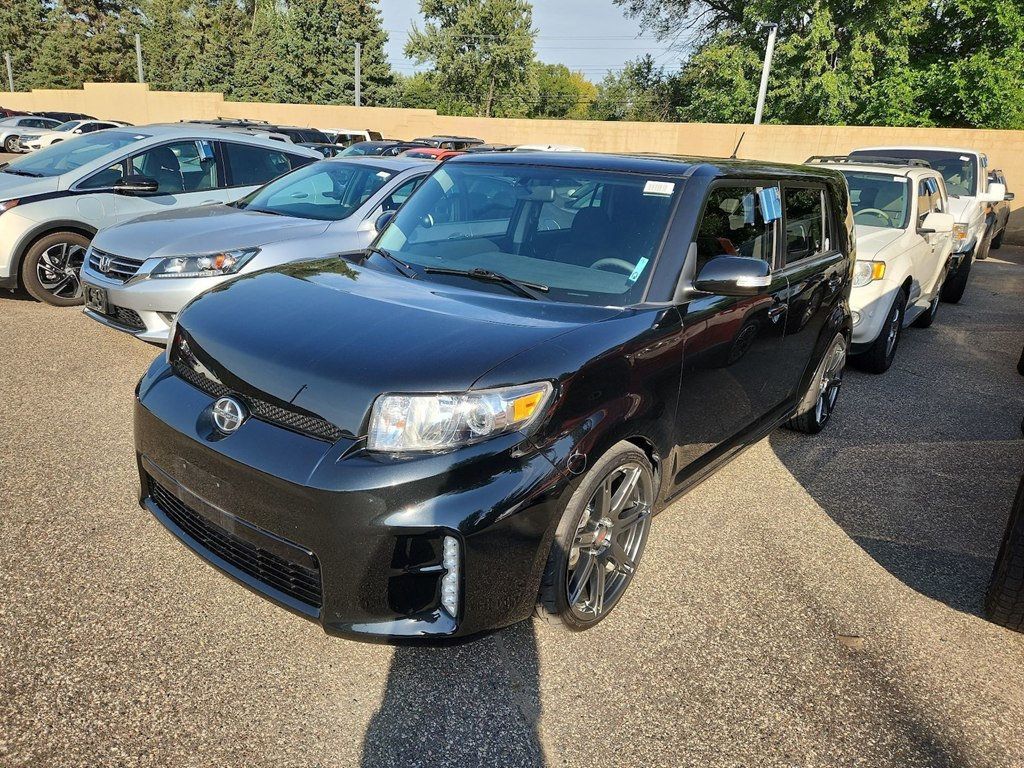 2014 Scion xB photo 2
