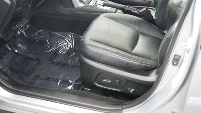 2014 Subaru Forester JUST SERVICED , VERY CLEAN INSIDE AND OUT  - 22801706 - 33