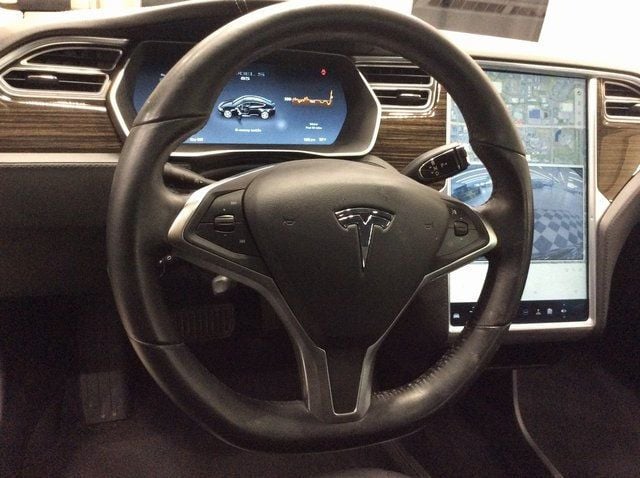 2014 Tesla Model S photo 9