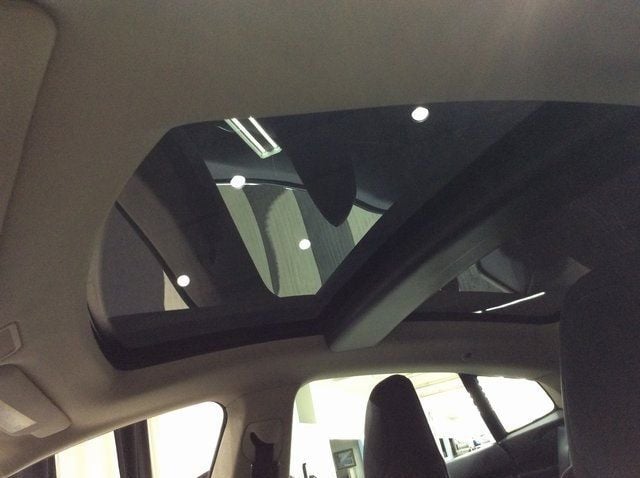 2014 Tesla Model S photo 12
