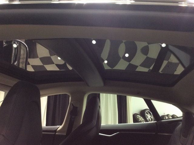 2014 Tesla Model S photo 13