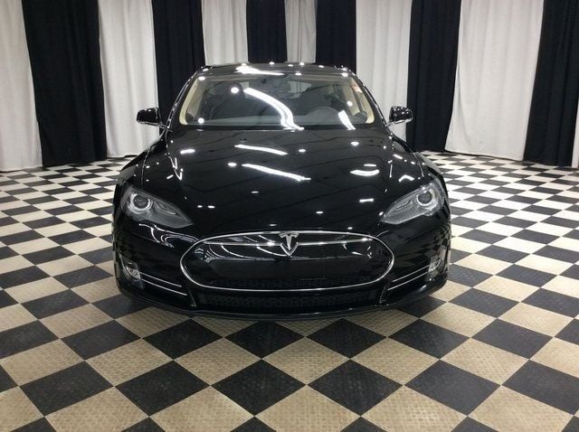 2014 Tesla Model S photo 2