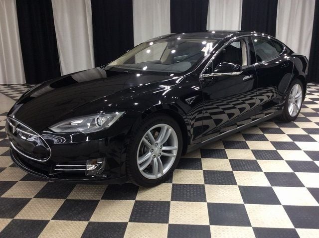 2014 Tesla Model S photo 3