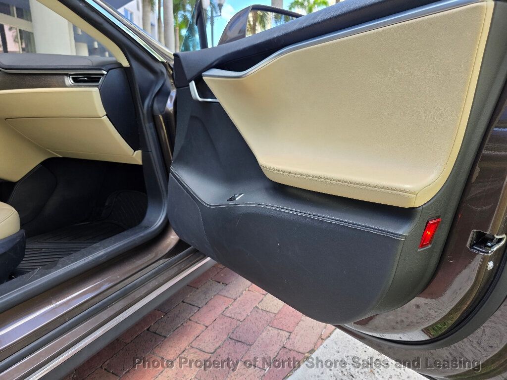 2014 Tesla Model S 85 photo 21