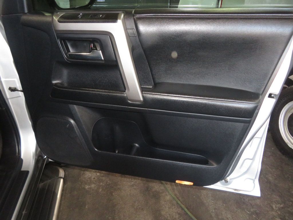 2014 Toyota 4Runner 2OWNER AZ 4RUNNER THIRD ROW SEAT EXTRA CLEAN SR5  - 22945329 - 32