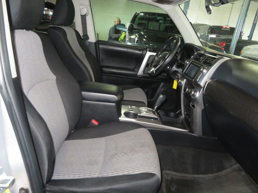 2014 Toyota 4Runner 2OWNER AZ 4RUNNER THIRD ROW SEAT EXTRA CLEAN SR5  - 22945329 - 33