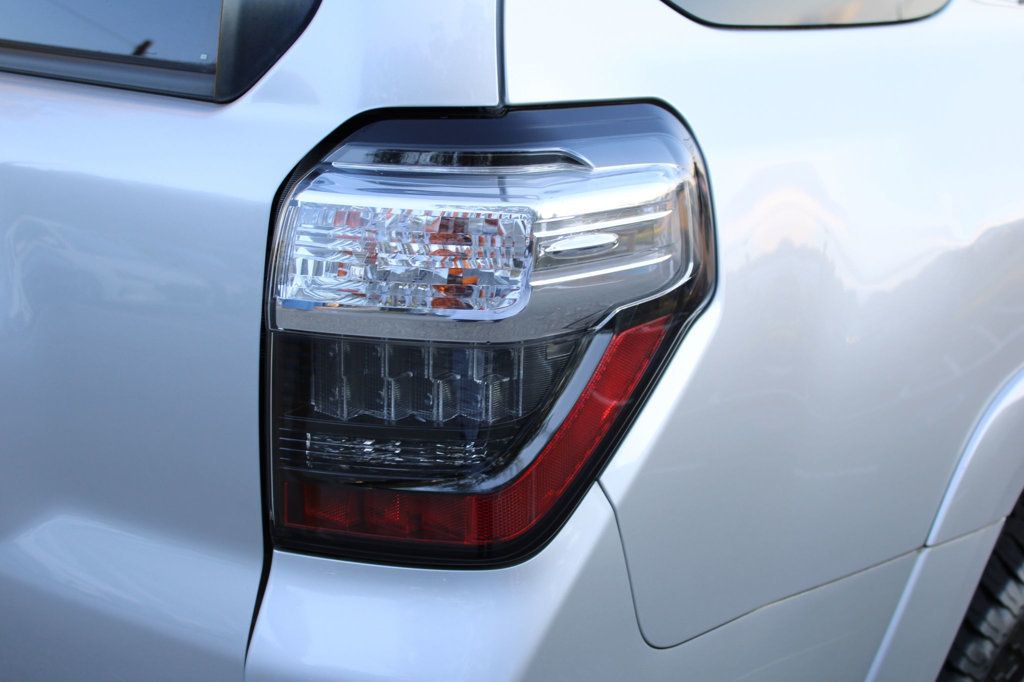 2014 Toyota 4Runner SR5 photo 11