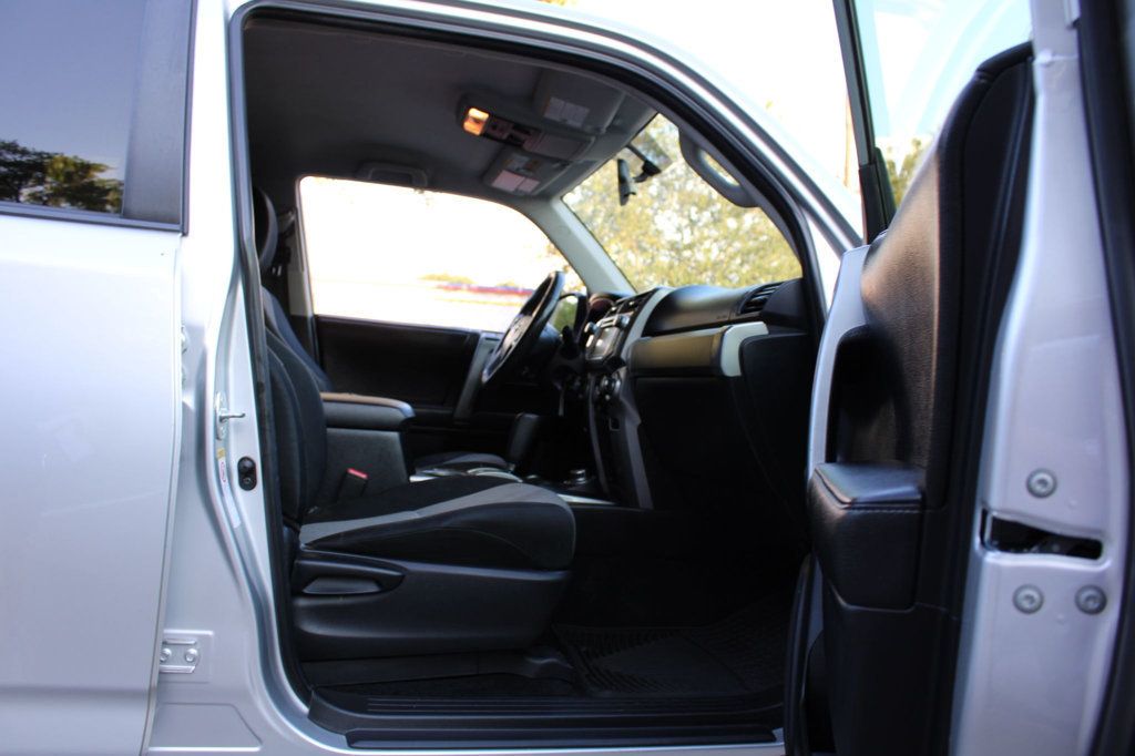 2014 Toyota 4Runner SR5 photo 28