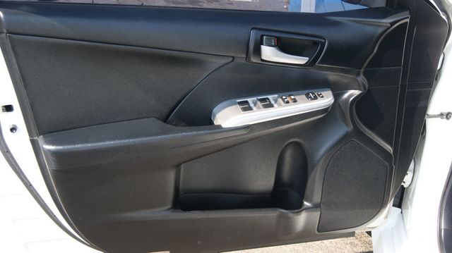 2014 Toyota Camry 3 MONTH WARRANTY , JUST SERVICED , VERY CLEAN INSIDE AND OUT  - 23063502 - 44