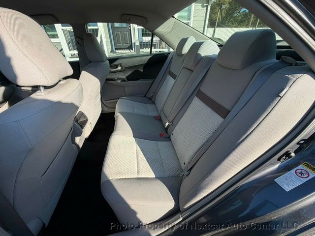 2014 Toyota Camry LE - 22995075 - 13
