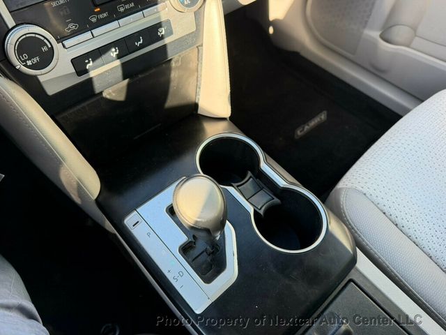 2014 Toyota Camry LE - 22995075 - 19