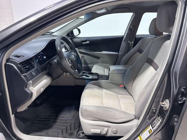 2014 Toyota Camry LE - 23012195 - 19