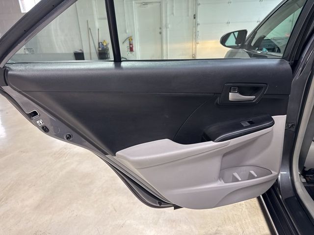 2014 Toyota Camry LE - 23012195 - 28
