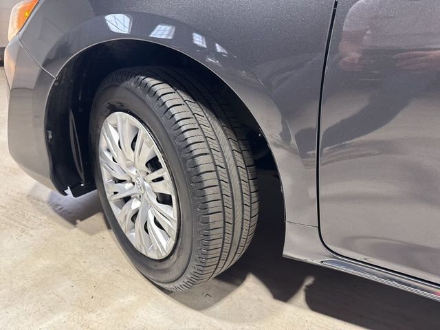 2014 Toyota Camry LE - 23012195 - 2