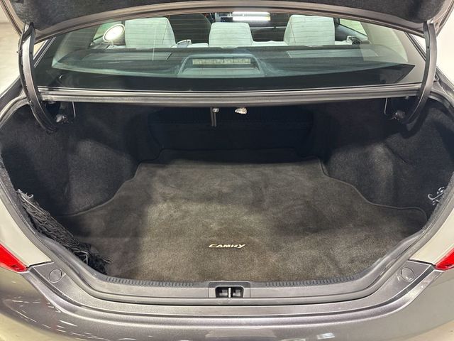 2014 Toyota Camry LE - 23012195 - 29