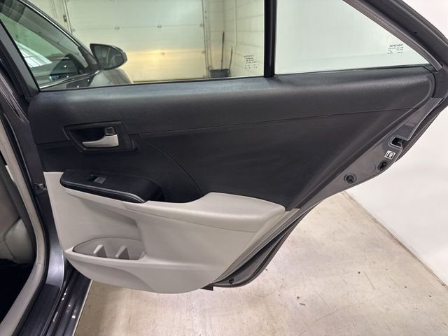 2014 Toyota Camry LE - 23012195 - 33