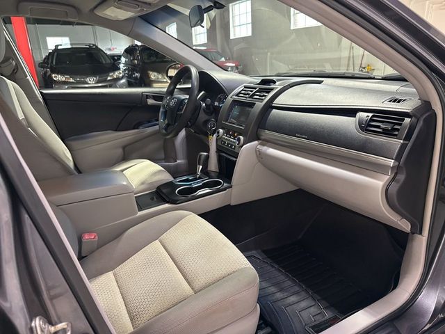 2014 Toyota Camry LE - 23012195 - 35
