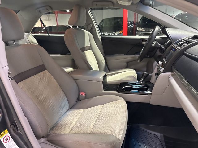 2014 Toyota Camry LE - 23012195 - 36