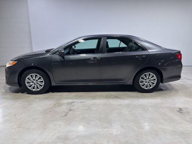 2014 Toyota Camry LE - 23012195 - 3