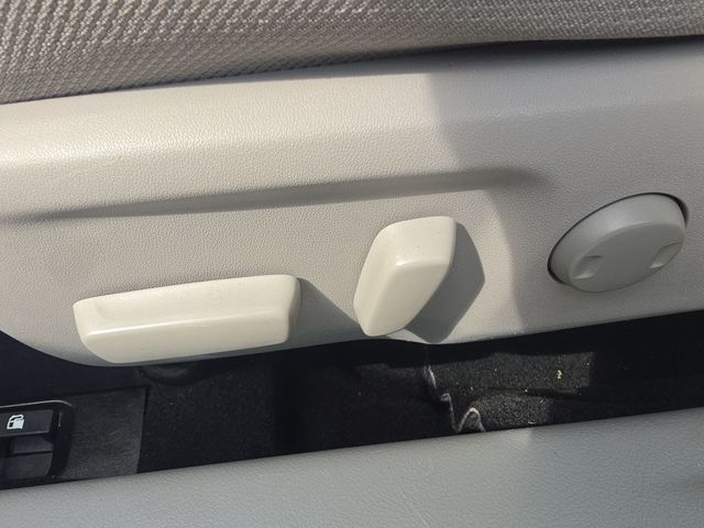 2014 Toyota Camry LE - 23067361 - 15