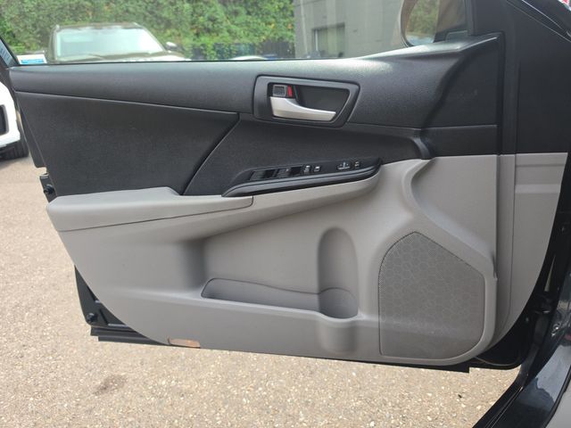2014 Toyota Camry LE - 23067361 - 16