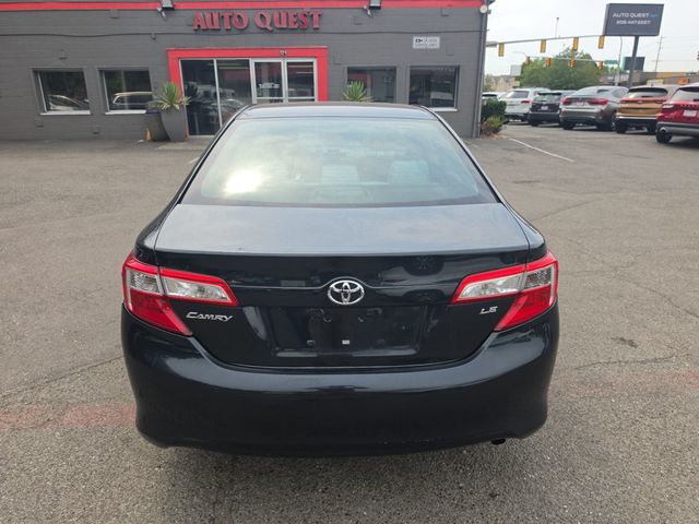 2014 Toyota Camry LE - 23067361 - 22