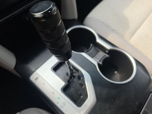 2014 Toyota Camry LE - 23067361 - 30