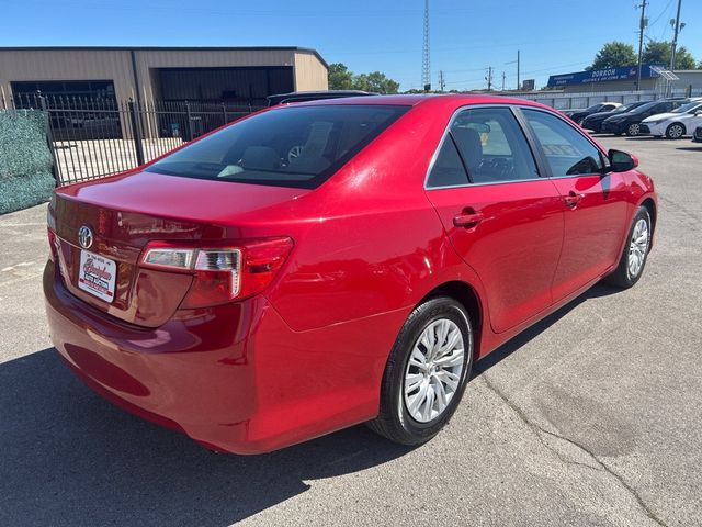 2014 Toyota Camry LE - 23027839 - 3