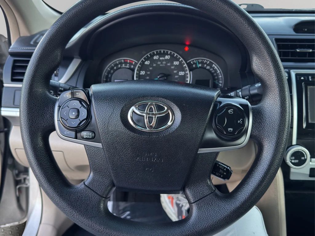2014 Toyota Camry LE Sedan 4D - 22984829 - 9