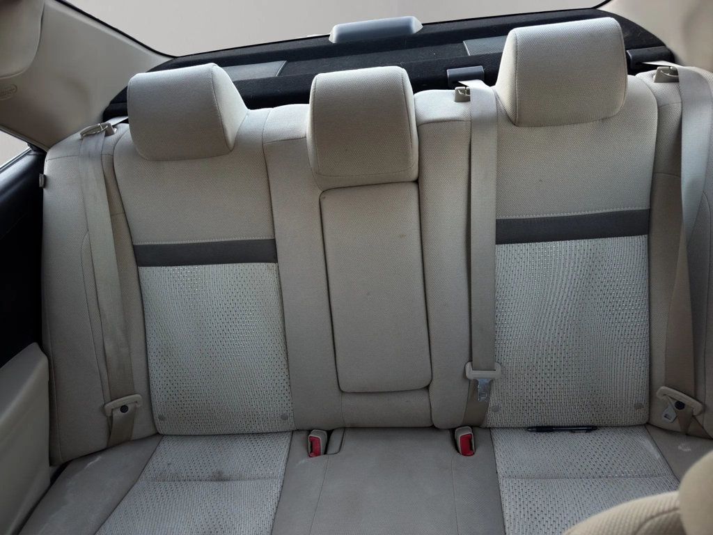 2014 Toyota Camry LE Sedan 4D - 22984829 - 12