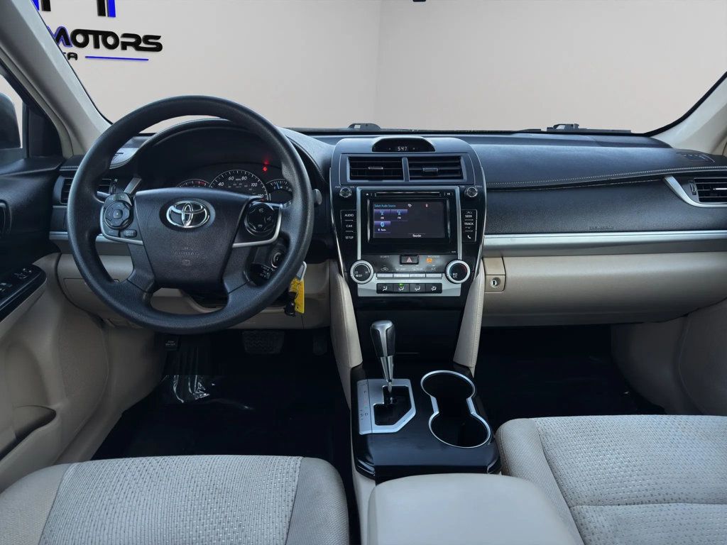 2014 Toyota Camry LE Sedan 4D - 22984829 - 13