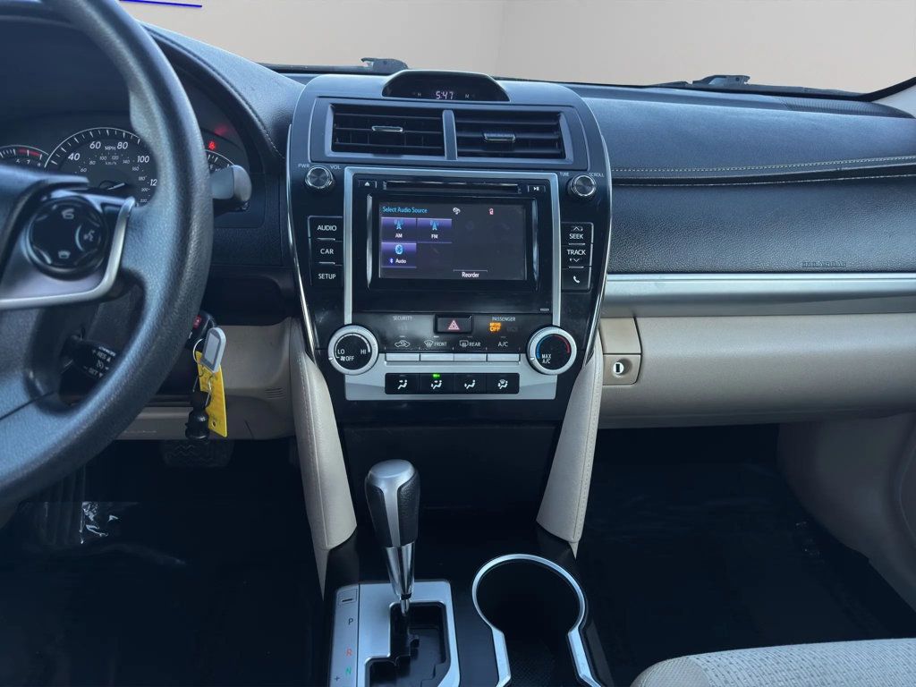2014 Toyota Camry LE Sedan 4D - 22984829 - 14
