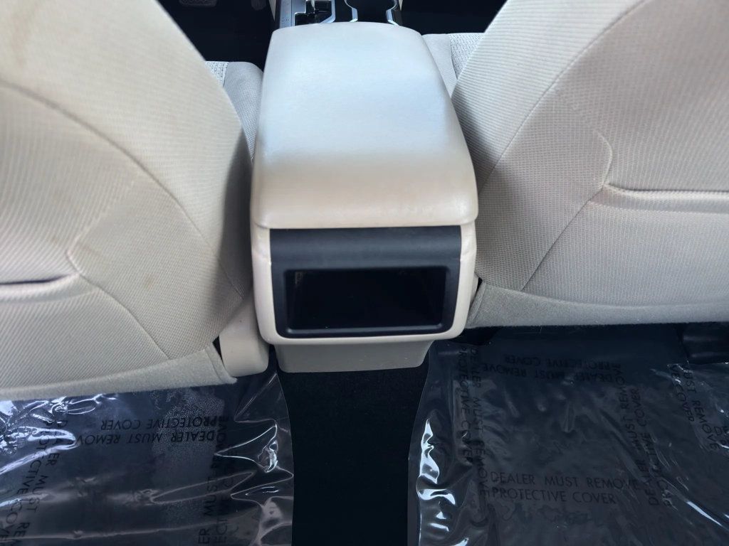 2014 Toyota Camry LE Sedan 4D - 22984829 - 15