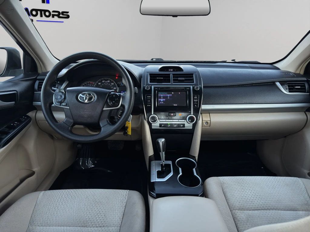 2014 Toyota Camry LE Sedan 4D - 22984829 - 17