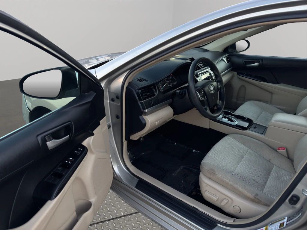2014 Toyota Camry LE Sedan 4D - 22984829 - 20
