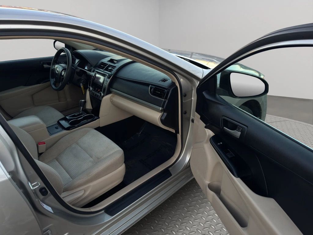 2014 Toyota Camry LE Sedan 4D - 22984829 - 21