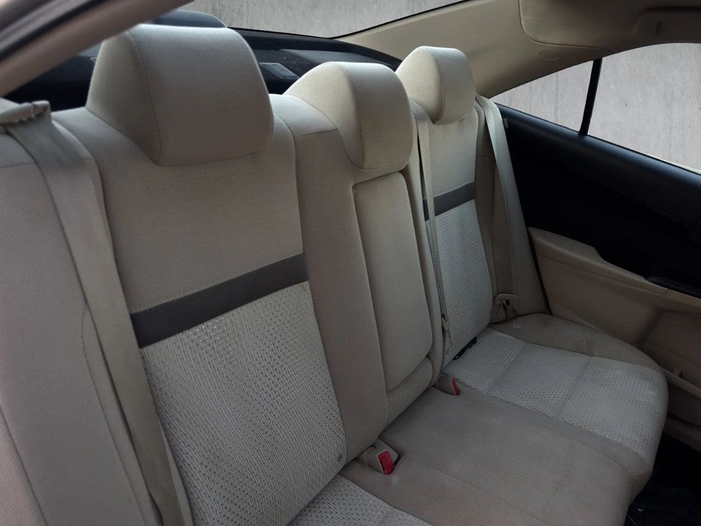 2014 Toyota Camry LE Sedan 4D - 22984829 - 22