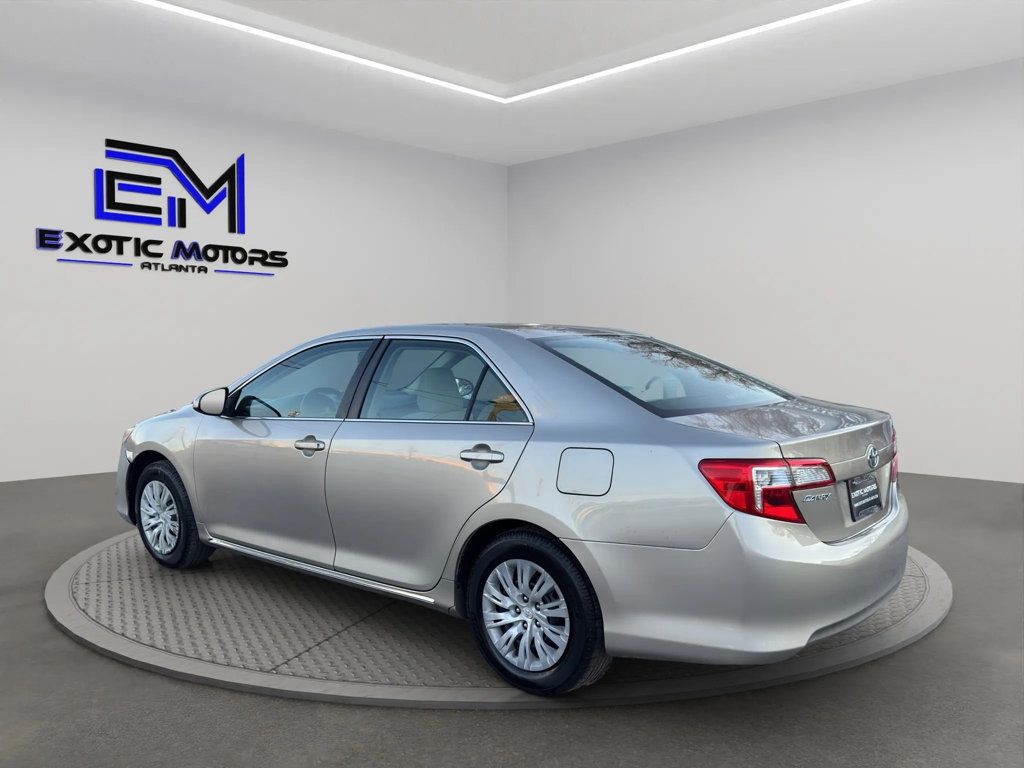 2014 Toyota Camry LE Sedan 4D - 22984829 - 2