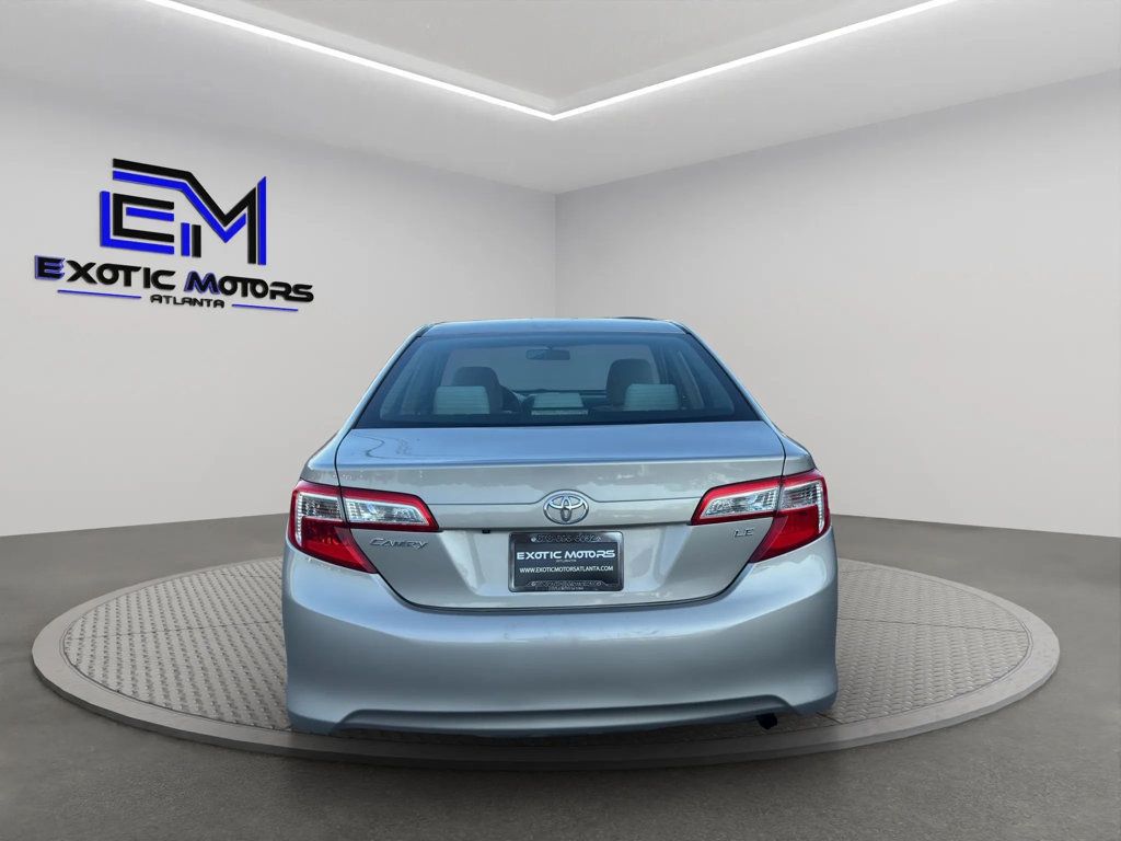 2014 Toyota Camry LE Sedan 4D - 22984829 - 3
