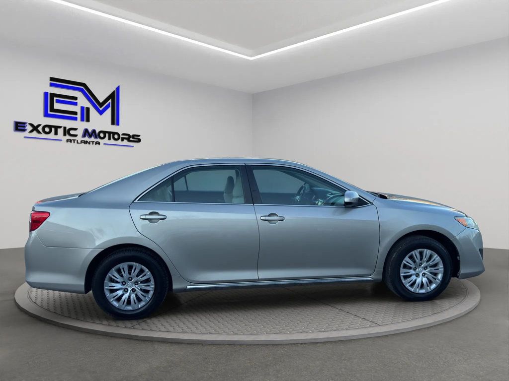 2014 Toyota Camry LE Sedan 4D - 22984829 - 5
