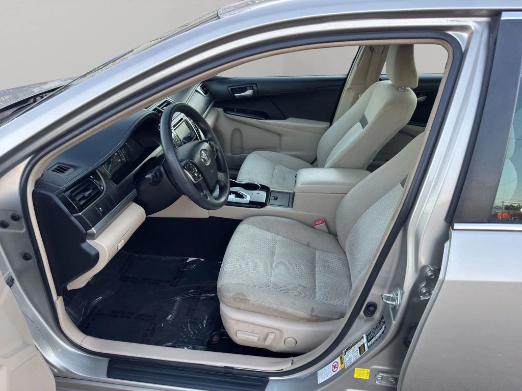 2014 Toyota Camry LE Sedan 4D - 22984829 - 8