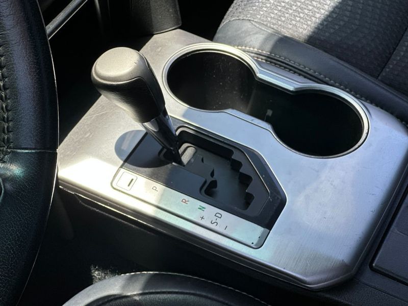 2014 Toyota Camry SE - 23047205 - 17