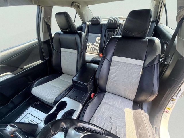 2014 Toyota Camry SE 4dr Sedan - 23050434 - 16