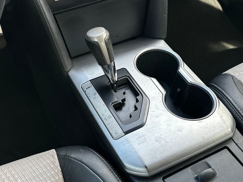 2014 Toyota Camry SE Sport - 22967789 - 16