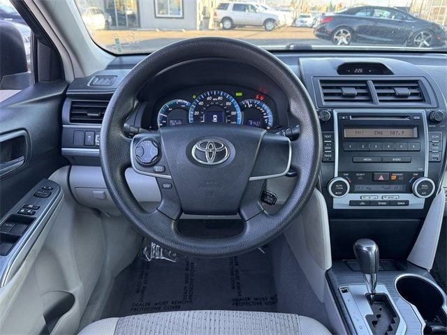 2014 Toyota Camry Hybrid LE - 22642415 - 18