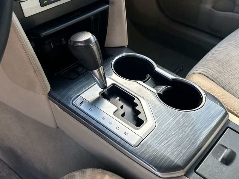 2014 Toyota Camry Hybrid XLE - 23020754 - 17