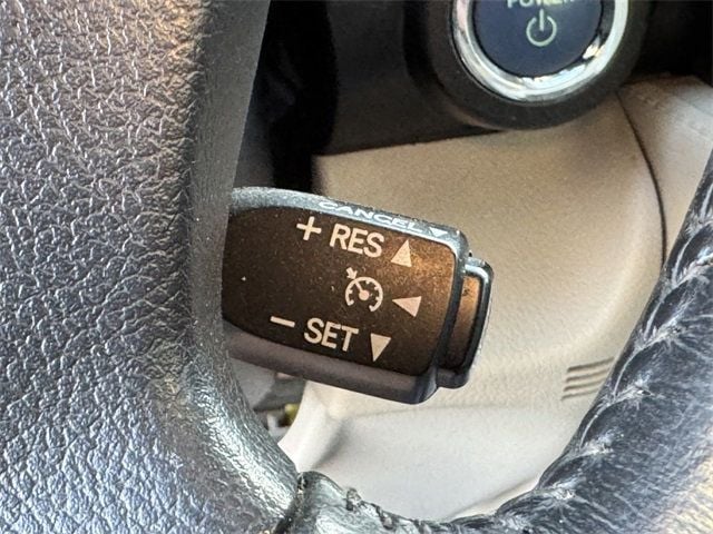 2014 Toyota Camry Hybrid XLE - 22642395 - 35