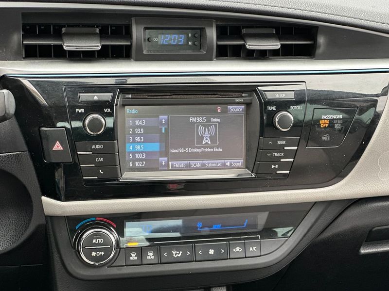 2014 Toyota Corolla 4dr Sedan CVT LE - 23032895 - 15
