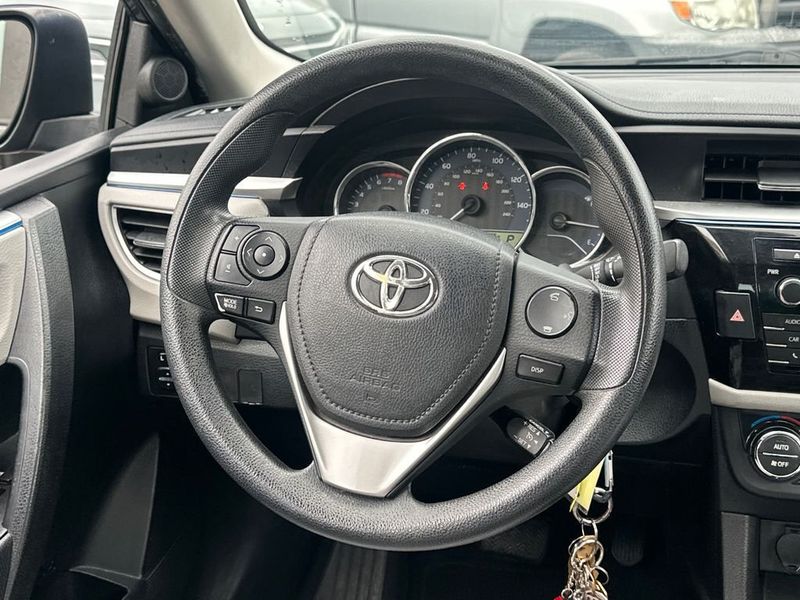 2014 Toyota Corolla 4dr Sedan CVT LE - 23032895 - 17